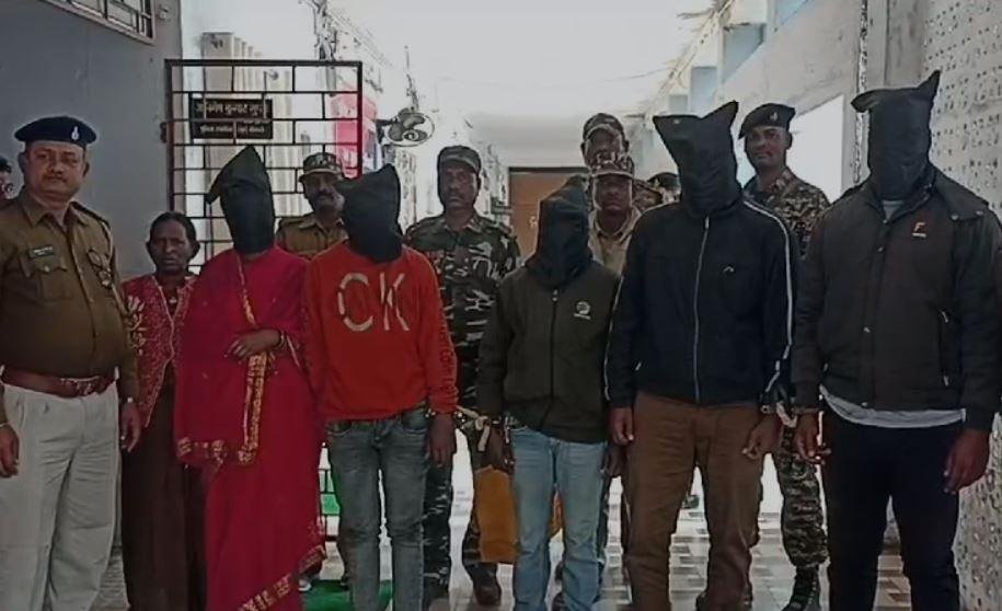 Bokaro Murder : भाभी ही निकली हत्यारिन, 5 गिरफ्तार, ऐसे रची हत्या की साजिश... Bokaro Murder : पुलिस की गिरफ्त में आरोपी