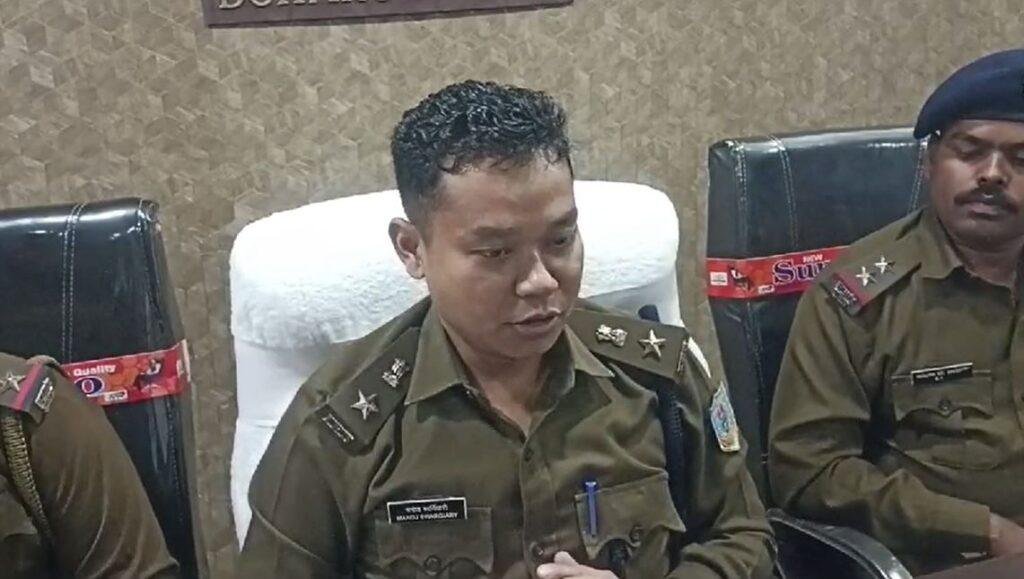 Bokaro Murder : भाभी ही निकली हत्यारिन, 5 गिरफ्तार, ऐसे रची हत्या की साजिश... Bokaro Murder : मामले की जानकारी देती पुलिस