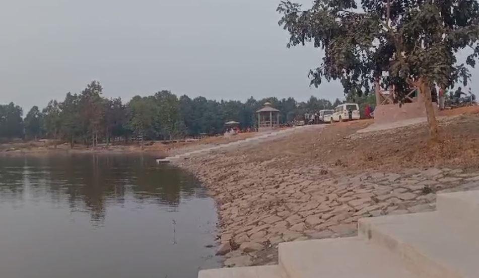 Giridih : खम्भरा डैम में नहाने के दौरान डूबा शख्स, शव की खोजबीन जारी...