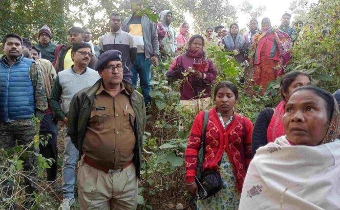 Dumka : नदी किनारे पेड़ से लटकता मिला प्रिंसिपल का शव, हत्या की आशंका...