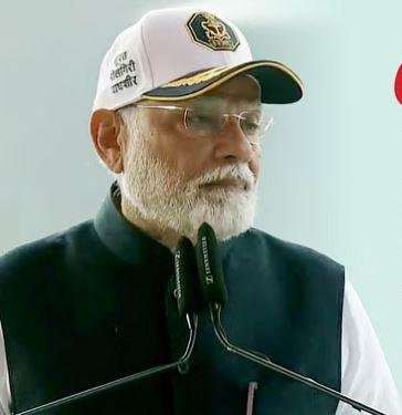 महाराष्ट्र में बुधवार को नौसेना के कार्यक्रम में पीएम मोदी। 