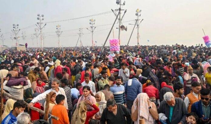 महाकुंभ में अब भी श्रद्धालुओं की भारी भीड़