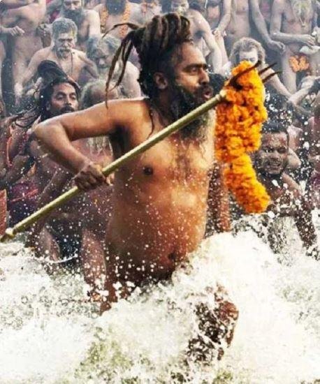 महाकुंभ में नागा साधु।
