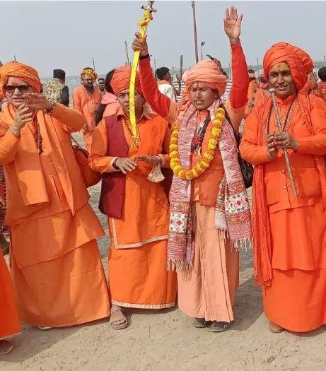 महाकुंभ 2025 में पहुंची साध्वियां। 