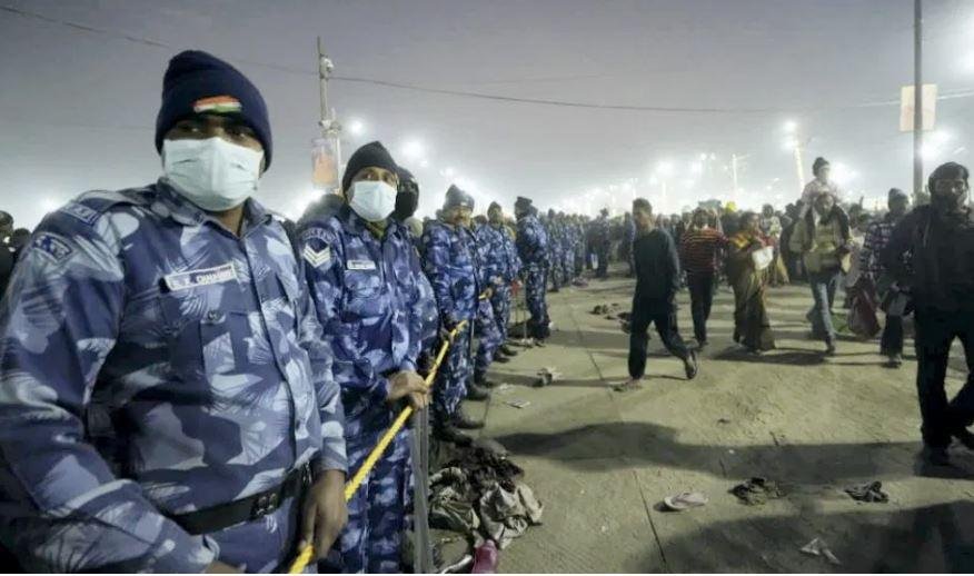 महाकुंभ में भगदड़ के बाद हालात संभालने को तैनात सुरक्षा बल