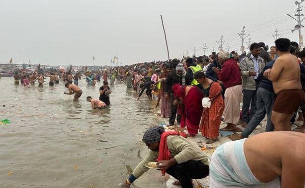 महाकुंभ में मौनी अमावस्या वाले अमृत स्नान को उमड़ी भीड़ के चलते अखाड़ों के स्नान कार्यक्रम में आंशिक बदलाव | 22Scope News महाकुंभ में मंगलवार का नजारा