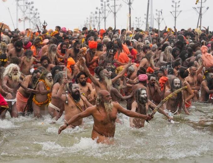 महाकुंभ में मौनी अमावस्या वाले अमृत स्नान को उमड़ी भीड़ के चलते अखाड़ों के स्नान कार्यक्रम में आंशिक बदलाव | 22Scope News महाकुंभ में मौनी अमावस्या पर अमृत स्नान की अखाड़ों की तैयारी