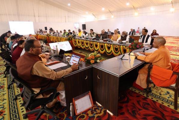 NCR की तर्ज पर वाराणसी और प्रयागराज-चित्रकूट में बनेंगे दो नये विकास क्षेत्र महाकुंभ में बुधवार को सीएम योगी आदित्यनाथ की अध्यक्षता में यूपी कैबिनेट की बैठक शुरू।