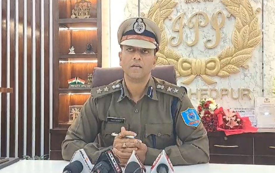 Jamshedpur Arrest : मामले की जानकारी देते एसएसपी