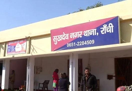 Ranchi : दुकान के सामने पार्किंग करने की हिम्मत कैसे हुई कहकर युवक का फोड़ा सिर, मामला दर्ज...