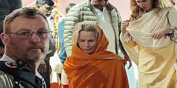 महाकुंभ 2025 में कल्पवास के दूसरे दिन कमला बनीं लॉरेन पॉवेल ने किया अमृत स्नान 2 22Scope News मकर संक्रांति पर महाकुंभ में अमृत स्नना को जातीं कमला बनीं लॉरेन पॉवेल।
