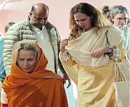 लॉरेन पॉवेल बनीं कमला मकर संक्रांति पर महाकुंभ में कमला बनीं लॉरेन पॉवेल।