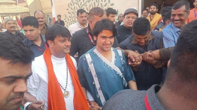 महाकुंभनगर पहुंचे धीरेंद्र शास्त्री