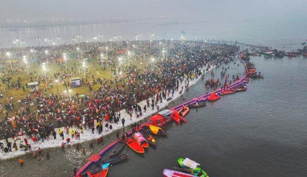 सोमवार को संगम का विहंगम दृश्य महाकुंभ 2025 के भव्य आगाज पर सोमवार को संगम तट का विहंगम दृश्य।
