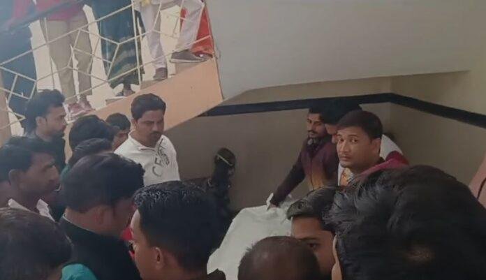 Garhwa Murder : लोहे के पाइप से पीटकर छोटू रंगसाज की हत्या, तीन गंभीर...