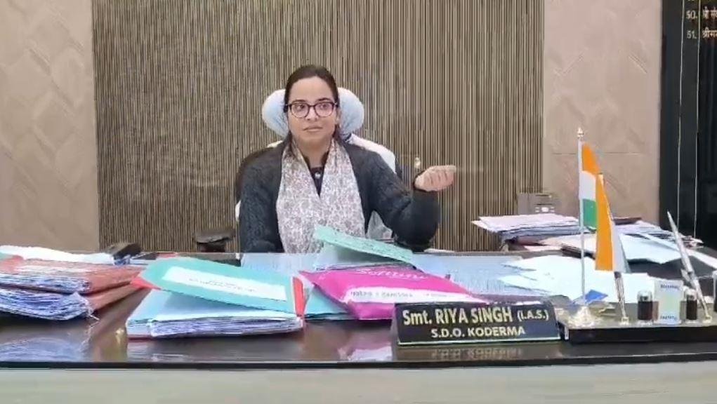 Koderma : मंदिर निर्माण के बहाने जमीन हड़पने की कोशिश, धारा-163 लागू... | 22Scope News Koderma : घटना की जानकारी देती एसडीओ