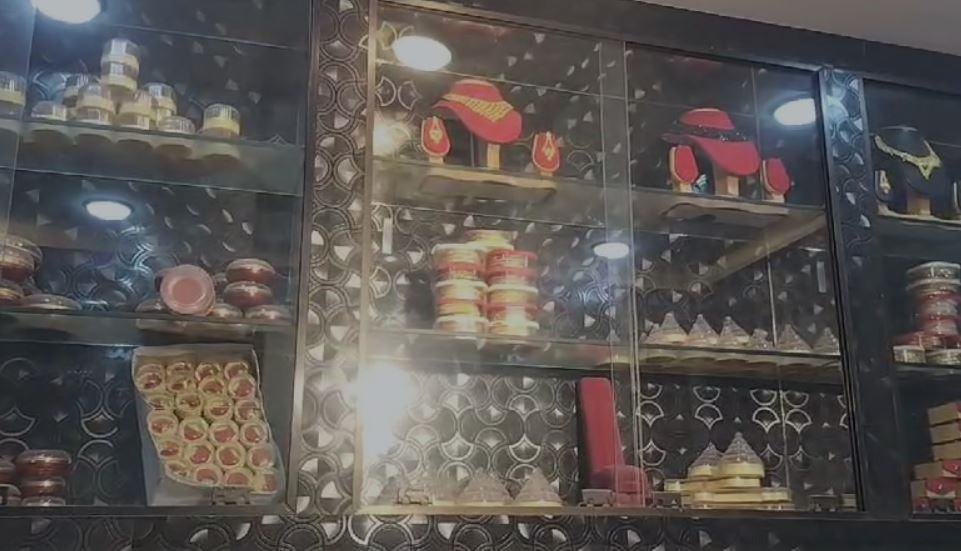 Giridih Crime : घटना के बाद दुकान की स्थिति