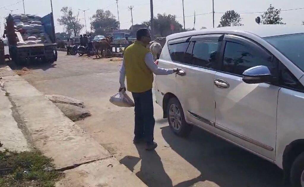 Hazaribagh Raid : सामान जब्त कर ले जाती सीबीआई की टीम