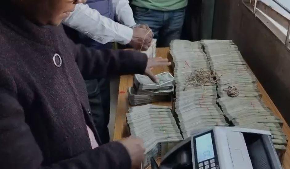 Ranchi : झारखंड ऊर्जा विभाग के खाते से 109 करोड़ की फर्जी निकासी मामले में एटीएस की बड़ी कार्रवाई, करोड़ो रुपए जब्त... | 22Scope News Ranchi : अबतक करोड़ों जब्त