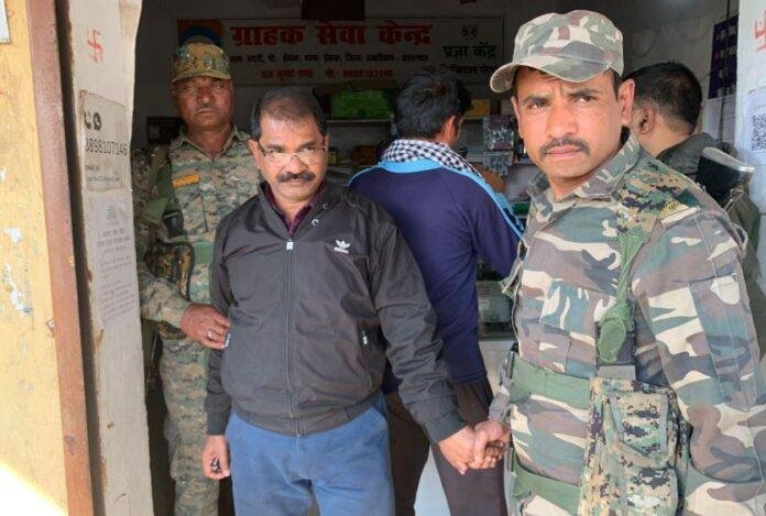 Hazaribagh : 6 हजार घूस लेते पंचायत सचिव को ACB ने रंगेहाथ दबोचा, मनरेगा भुगतान...