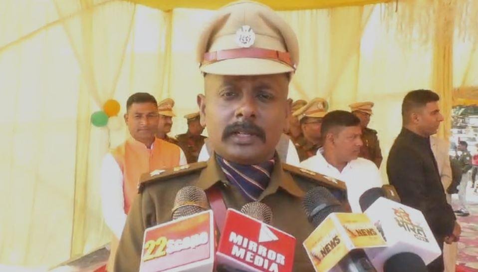 Dhanbad : पुलिस लाइन में SSP हरदीप पी जनार्दनन ने किया झंडोत्तोलन, नशे के कारोबारियो को... | 22Scope News ूीद min 1 22Scope News