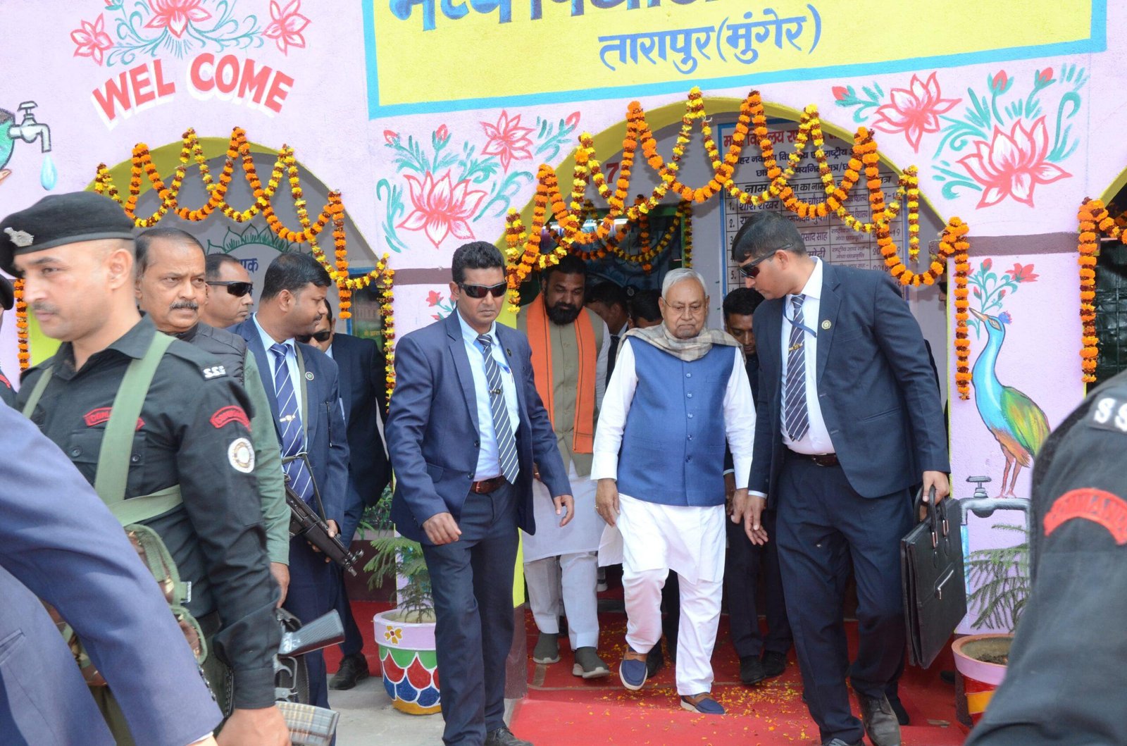 मुंगेर में CM ने किया जीविका पुस्तकालय का निरीक्षण, दी 438 करोड़ की सौगात
