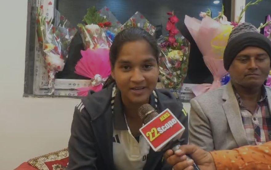 Dhanbad : अंडर-19 वर्ल्ड कप जीतकर घर पहुंची चैंपियन का कुछ ऐसे हुआ स्वागत...