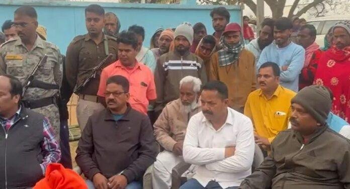 56 चित्कार से दहला कनसार गांव, जब उठा पिता पुत्र और पड़ोस का शव, कुंभ स्नान कर लौट रहे 7 लोगों की हुई थी मौत