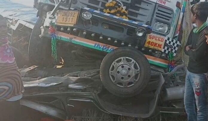 Bokaro Accident : बोलेरो को रगड़ते हुए टेलर ने कुचला, चालक की दर्दनाक मौत, ग्रामीणों ने कर दिया...