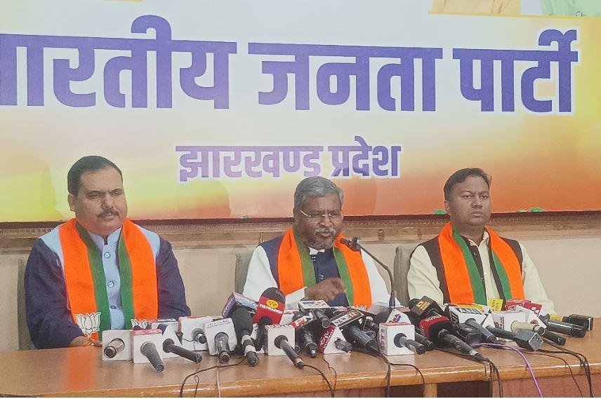 Breaking : प्रेस कॉन्फ्रेंस के दौरान बाबूलाल मरांडी