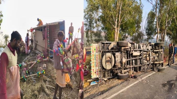 श्रद्धालुओं से भरी पिकअप वाहन हुआ दुर्घटनाग्रस्त, 11 श्रद्धालु घायल, 6 रेफर