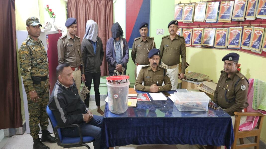बेलहर पुलिस को मिली बड़ी सफलता, देसी कट्टा, कारतूस के साथ 2 गिरफ्तार
