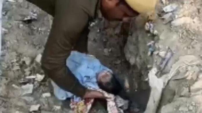 फिर कलंकित हुआ रिश्ता, मां ने नवजात बच्ची का शव गड्ढे में फेंका
