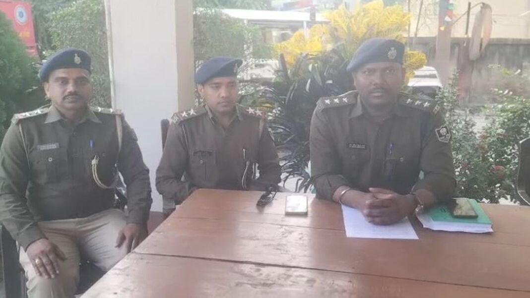प्रतिमा विसर्जन के दौरान कट्टा लहराकर फायरिंग, आरोपी गिरफ्तार