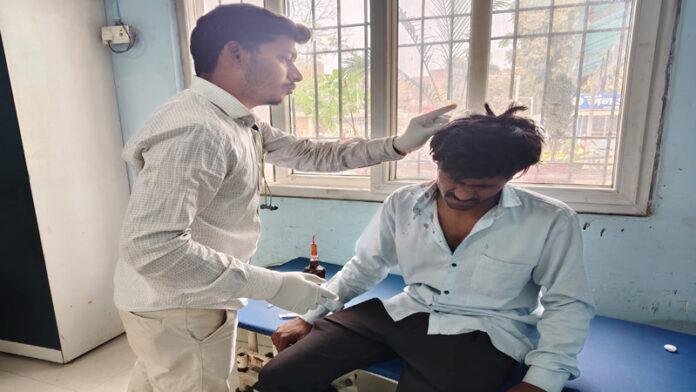 कोर्ट के समीप केस सुलह करने आए झारखंड निवासी युवक की पिटाई