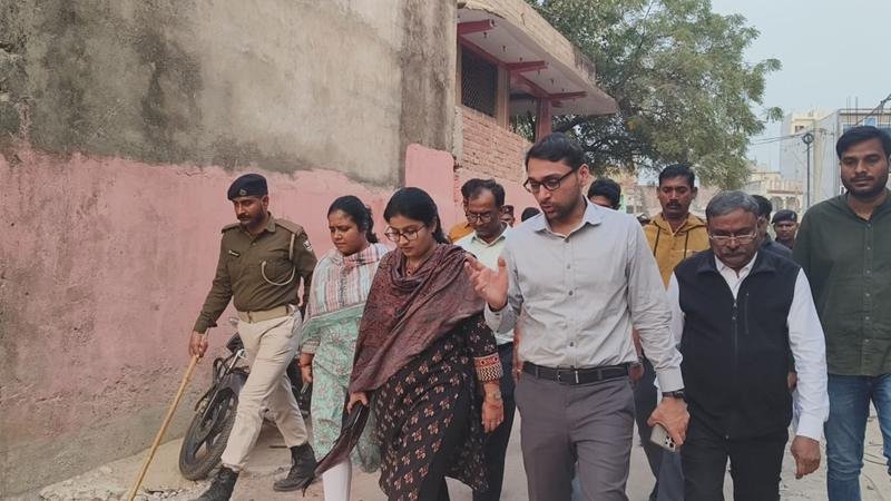 DM ने आरा सदर अस्पताल का किया औचक निरीक्षण