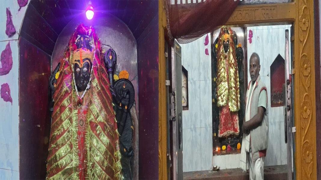तीनों प्रहर बदलता है मां सरस्वती का स्वरूप, छन-छन की आती है आवाज