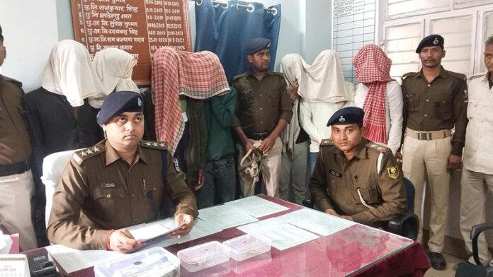 चोरी की घटना का खुलासा, 3 चोर और सामान खरीदने वाले 5 दुकानदार गिरफ्तार
