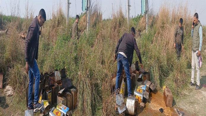 हजारों लीटर देशी महुआ शराब को पुलिस ने किया नष्ट