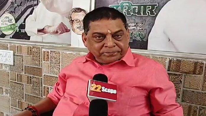 तेजस्वी के सवाल पर नीरज का जवाब, कहा- बिहार में जो भी अच्छे काम हुए उसमें आपके परिवार का योगदान है क्या