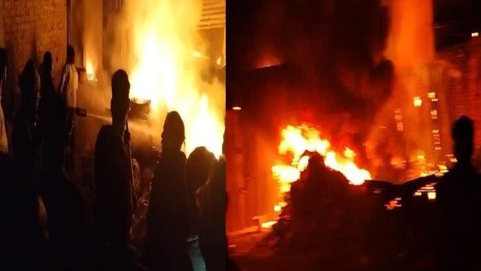कबाड़ की गोदाम में भीषण आग, लाखों के सामान जलकर खाक