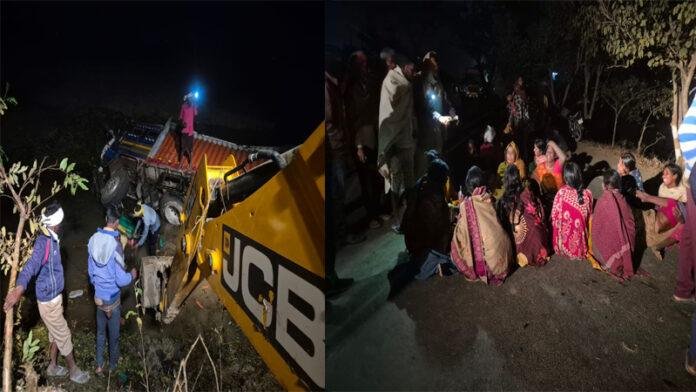 ट्रक और टेंपो के बीच टक्कर, दोनों वाहन पइन में गिरी, टेंपों चालक समेत 7 लोगों की मौत