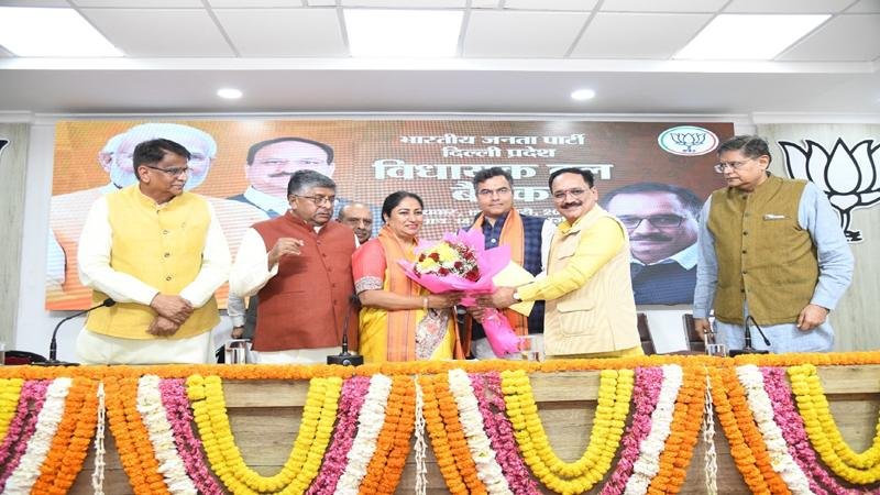 दिल्ली की सीएम रेखा गुप्ता