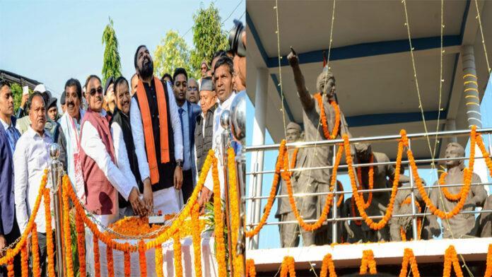 सम्राट ने तारापुर में शहीद स्मारक पर 100 फीट से ऊंचा तिरंगा फहराया