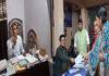 महिला फरियादी के अंचल कार्यालय पहुंचने पर CO और प्रमुख पति भिड़े