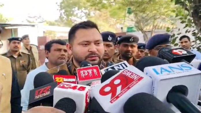 Tejashwi Yadav राघोपुर के लिए निकले तेजस्वी, कहा- चुनाव आयोग से लोगों को उठता जा रहा है विश्वास