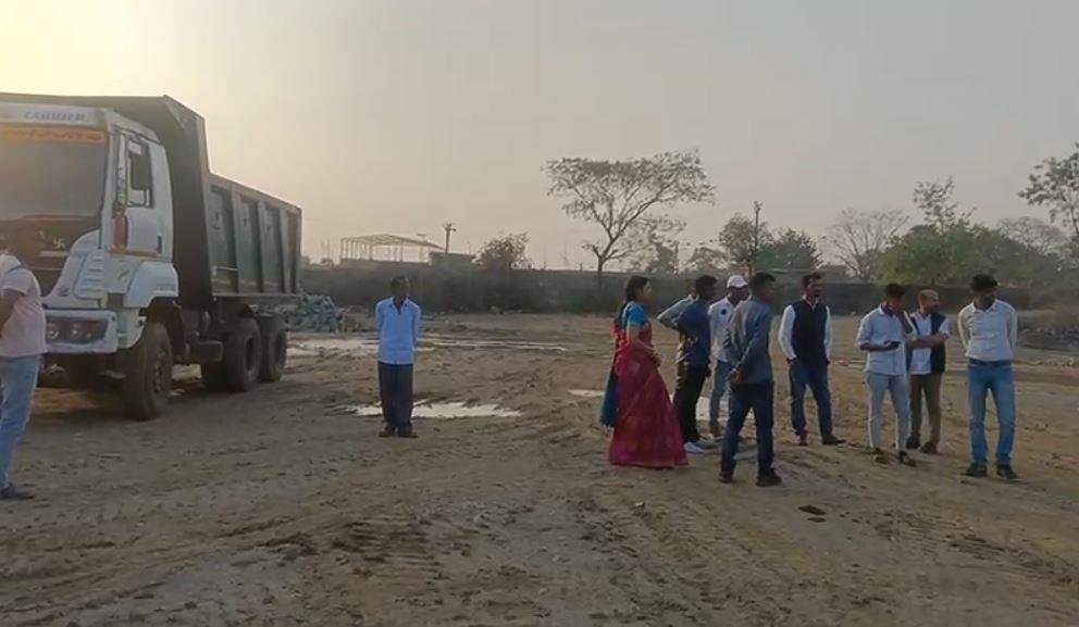 Saraikela Raid : श्री मिनरल्स में माइनिंग विभाग का पड़ा छापा, मचा हड़कंप...