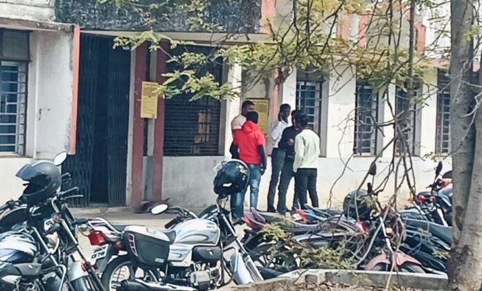 Ramgarh Breaking : सीसीएल अरगड्डा क्षेत्र रेलीगढ़ा परियोजना कार्यालय में पड़ा सीबीआई का छापा, एक हिरासत में...