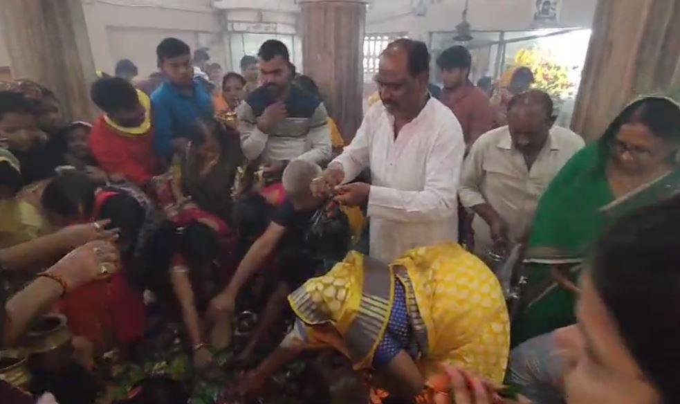 Bokaro : शिवालयों में उमड़ी भीड़
