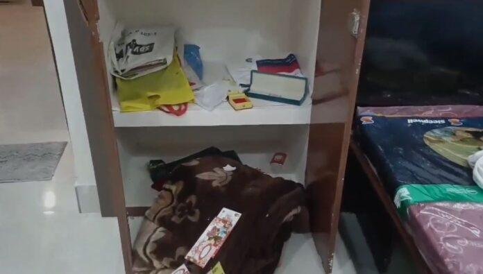 Dhanbad Crime : गए थे लखनऊ पड़ गया घर पर लाखों का डाका, गहने तो ठीक है इन्वर्टर तक को नहीं छोड़ा...